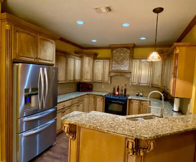 321 Memorial Dr, Wake Village, TX 75501 - photo 5