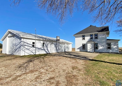 17575 Otter Ave, Le Mars, IA 51031 - photo 5