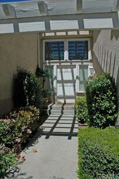 Wonderful condo with views, an 2-car garage