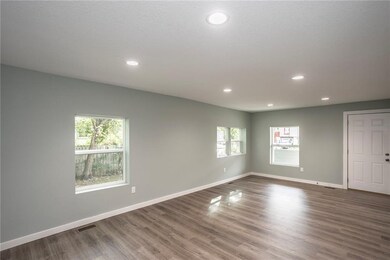 1721 22nd St, Des Moines, IA 50310 - photo 5
