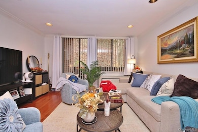 1374 Midland Ave unit 101, Bronxville, NY 10708 - photo 2