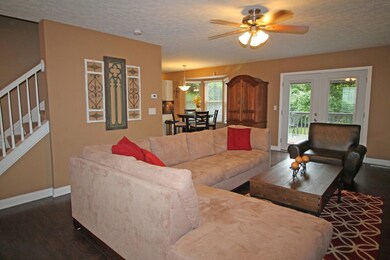 Ceiling fan/light, fireplace