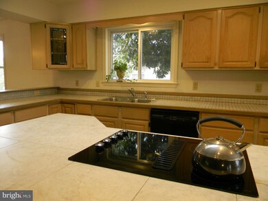 106 Breezewood Dr, Colonial Beach, VA 22443 - photo 4