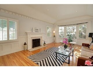 L.R W/Fireplace