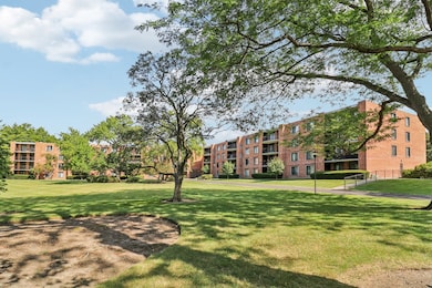 1405 E Central Rd unit 122C, Arlington Heights, IL 60005 - photo 2