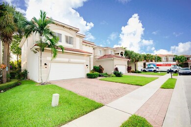 1053 Grove Park Cir-large-005-35-Exterio