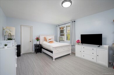 10 Bryant Crescent unit 2A, White Plains, NY 10605 - photo 2