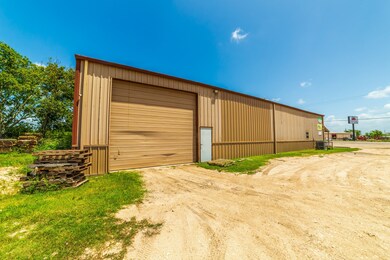 920 Avenue F N, Bay City, TX 77414 - photo 3