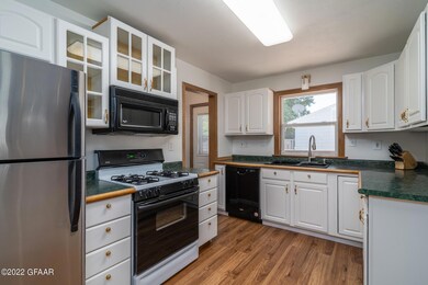 1115 S 9th St, Grand Forks, ND 58201 - photo 7