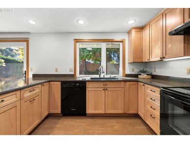 4740 Lamont Ct, Lake Oswego, OR 97035 - photo 6