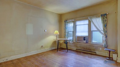 518 W Ridgeland Ave, Waukegan, IL 60085 - photo 2