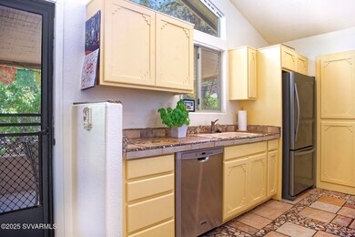 4 GOURMET KITCHEN