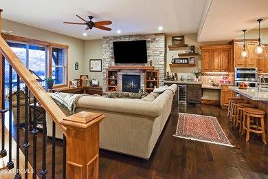 1515eLongviewDr-005