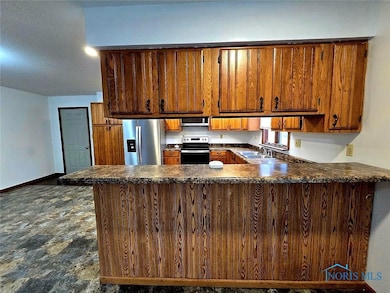 711 Circle Dr, Fostoria, OH 44830 - photo 5