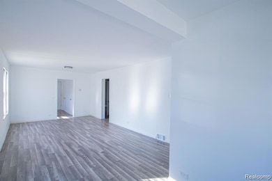 23930 Elmira St, Saint Clair Shores, MI 48082 - photo 4