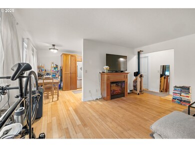6908 N Philadelphia Ave unit 6908, Portland, OR 97203 - photo 5