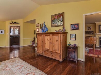 Easy Floor Plan--Kitchen, Great Room flows into Li