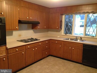 331 E Cedar St, New Holland, PA 17557 - photo 3