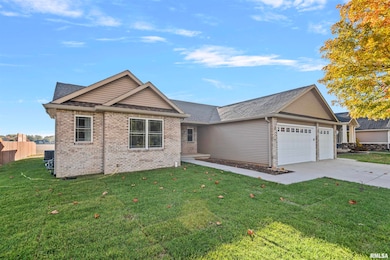 6200 Wind Tree Rd, Springfield, IL 62712 - photo 2