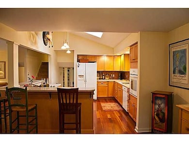 Kitchen Breakfast bar & Kitchen
