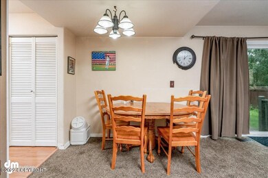 07-Dining_MAX3994-Edit