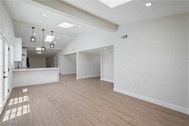 1913 Golden Arrow Dr, Las Vegas, NV 89169 - photo 7