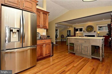 413 Hillsmere Dr, Annapolis, MD 21403 - photo 2