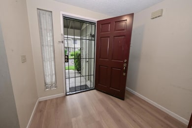 4718 E Alamos Ave unit 105, Fresno, CA 93726 - photo 2