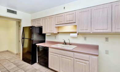 10718 W Cherry Hills Drive-large-006-11-