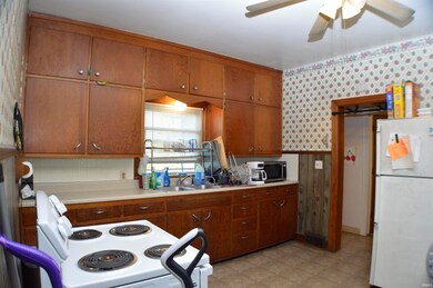 335 W 4th St, Auburn, IN 46706 - photo 6