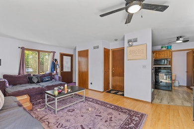 W144N4821 Stone Dr, Menomonee Falls, WI 53051 - photo 5