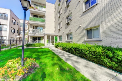 1640 W Sherwin Ave unit 3B, Chicago, IL 60626 - photo 2