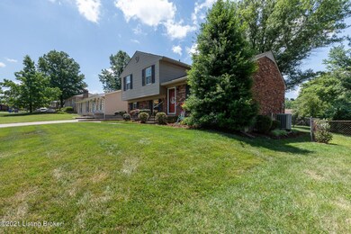 8302 Herrington Ct, Louisville, KY 40228 - photo 4