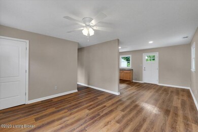 9104 New Maple Rd, Louisville, KY 40229 - photo 6