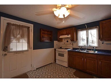 126 Woodbine St, Pawtucket, RI 02860 - photo 7