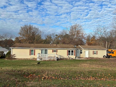 820 Dewhurst St, Mount Carroll, IL 61053 - photo 3