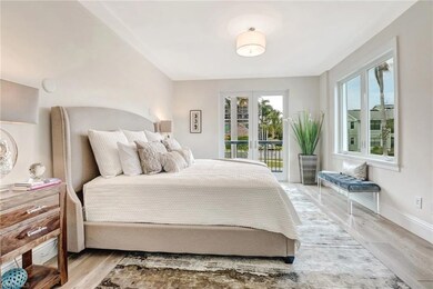 875 9th St S unit 102, Naples, FL 34102 - photo 3