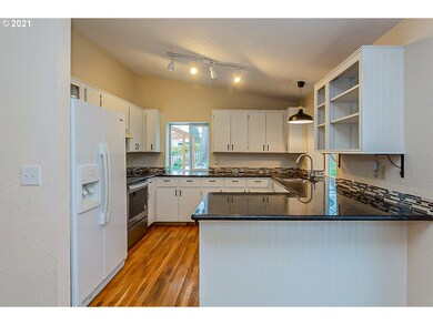 1546 SW 13th Cir, Troutdale, OR 97060 - photo 4