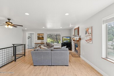 6_Living-Area_1800x1200_4257243