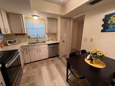 10355 Carrollwood Ln unit 143, Tampa, FL 33618 - photo 6