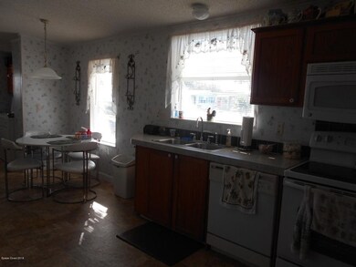 Eat-In Kitchen