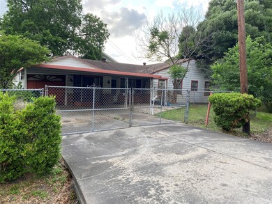 822 E 42nd St, Houston, TX 77022 - photo 4