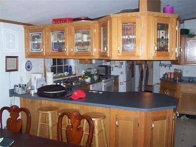 739 Daniel Shays Hwy, Athol, MA 01331 - photo 5