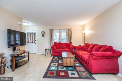 20542 Lowfield Dr, Germantown, MD 20874 - photo 5