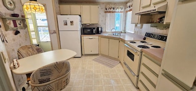 6317 Laramie Loop, Zephyrhills, FL 33542 - photo 4