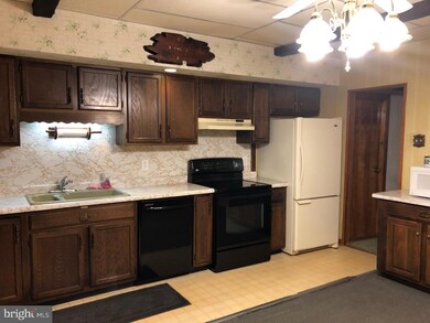 236 N Lehigh St, Tamaqua, PA 18252 - photo 7