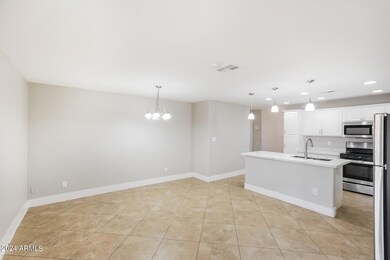 005-photo-dining-room-13820542