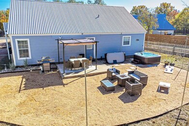 1002 Avenue D, Fredericksburg, TX 78624 - photo 3