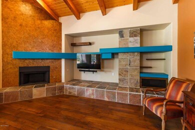 017_GAS-READY WOOD FIREPLACE