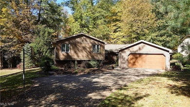 8266 Pebble Creek Ct, Chagrin Falls, OH 44023 - photo 4